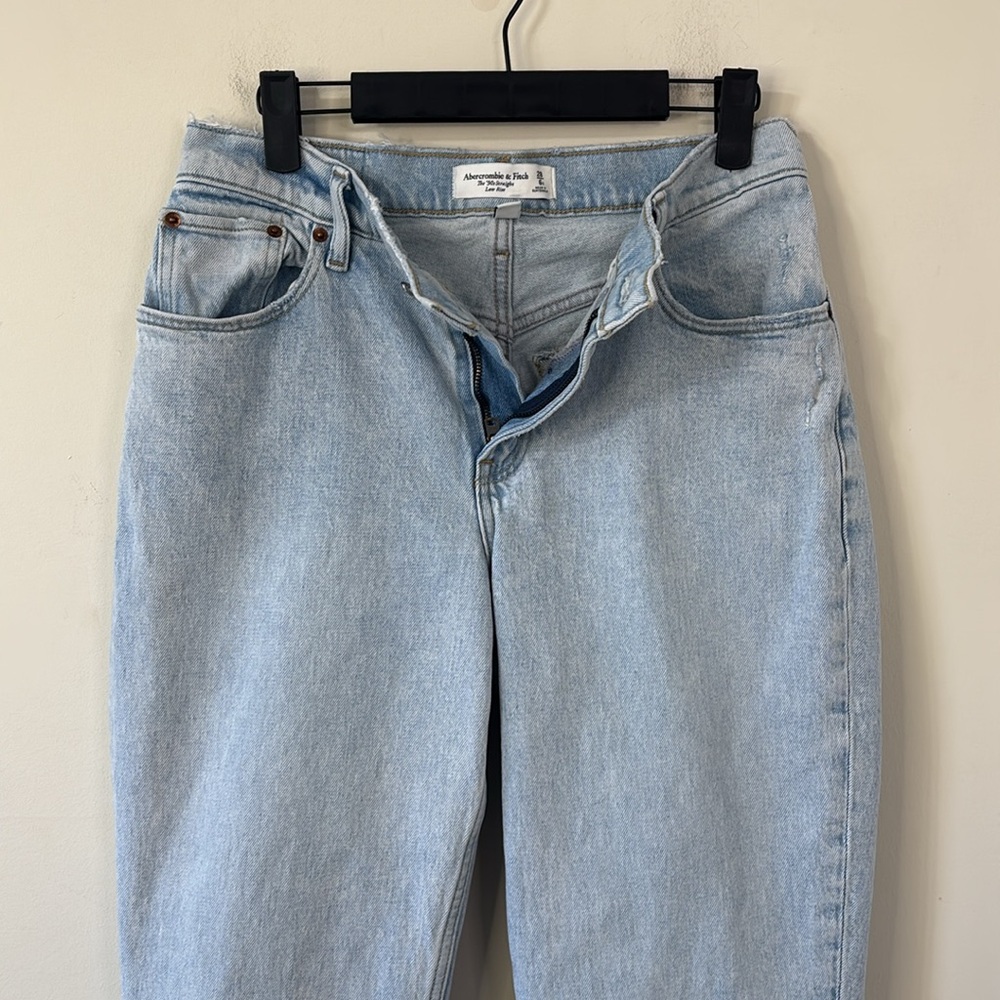 Abercrombie & Fitch Curve Love The 90’s Straight Low Rise Light Wash Denim Jean - Picture 5 of 9